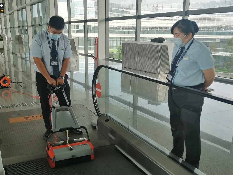 扶梯清洗機(jī)使用不當(dāng)，你可能就白買(mǎi)了！