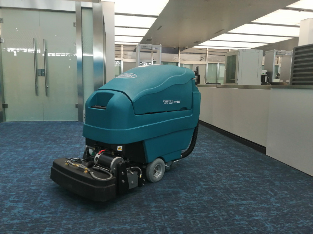 不洗不凈，洗地機(jī)讓電競(jìng)酒店“亮起來(lái)”