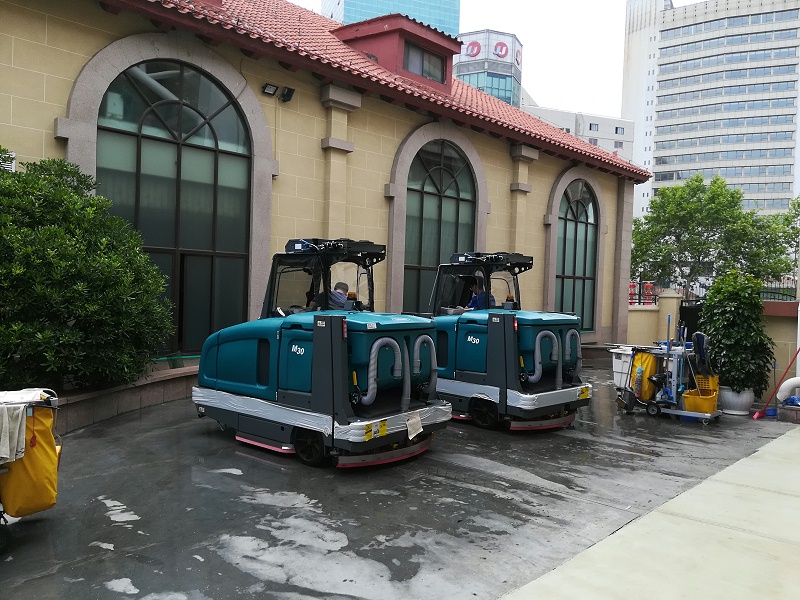 坦能駕駛式洗地機(jī) 坦能駕駛式洗地機(jī)