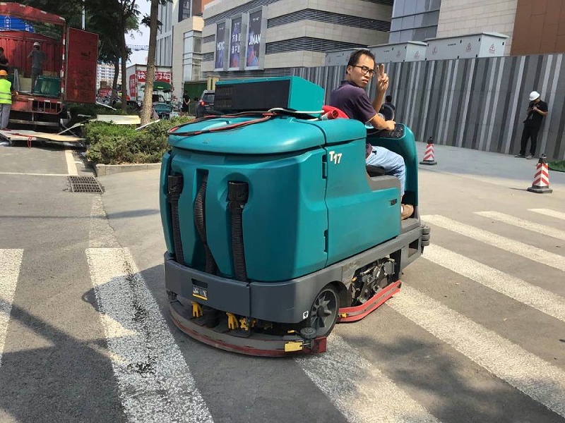 駕駛式洗地機 駕駛式洗地機