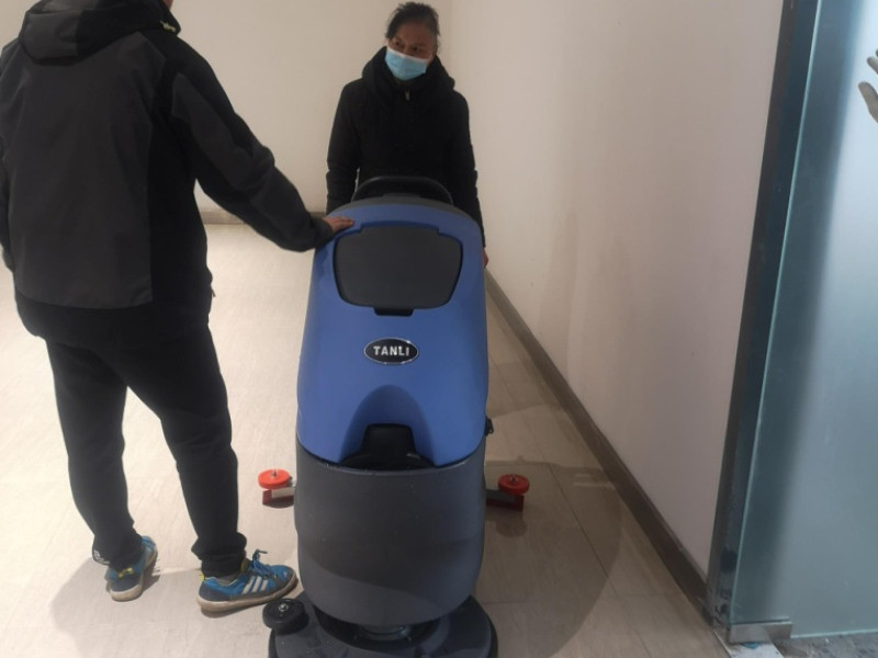 為什么餐廳需要使用洗地機(jī)？