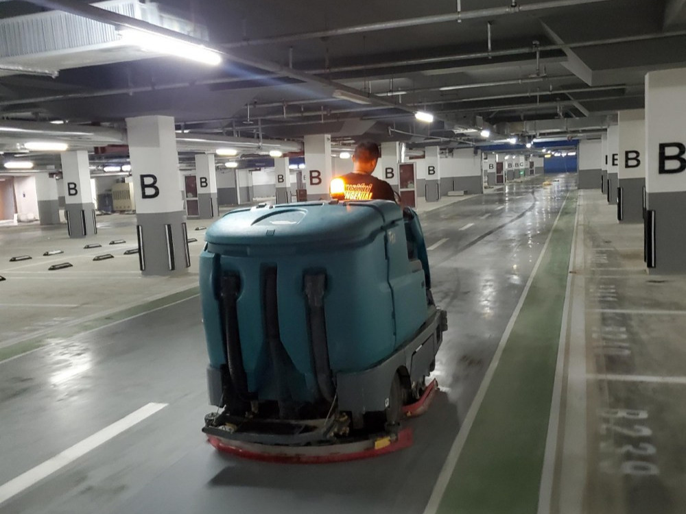 地下車(chē)庫(kù)洗地機(jī)日常使用常識(shí)