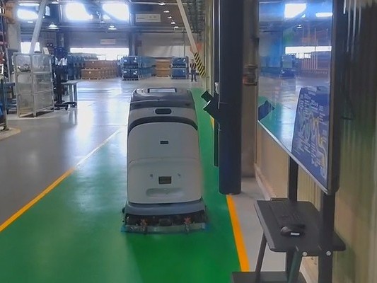 坦力工廠洗地機(jī)器人：80kg 重壓之下，讓環(huán)氧地坪 “逆生長”