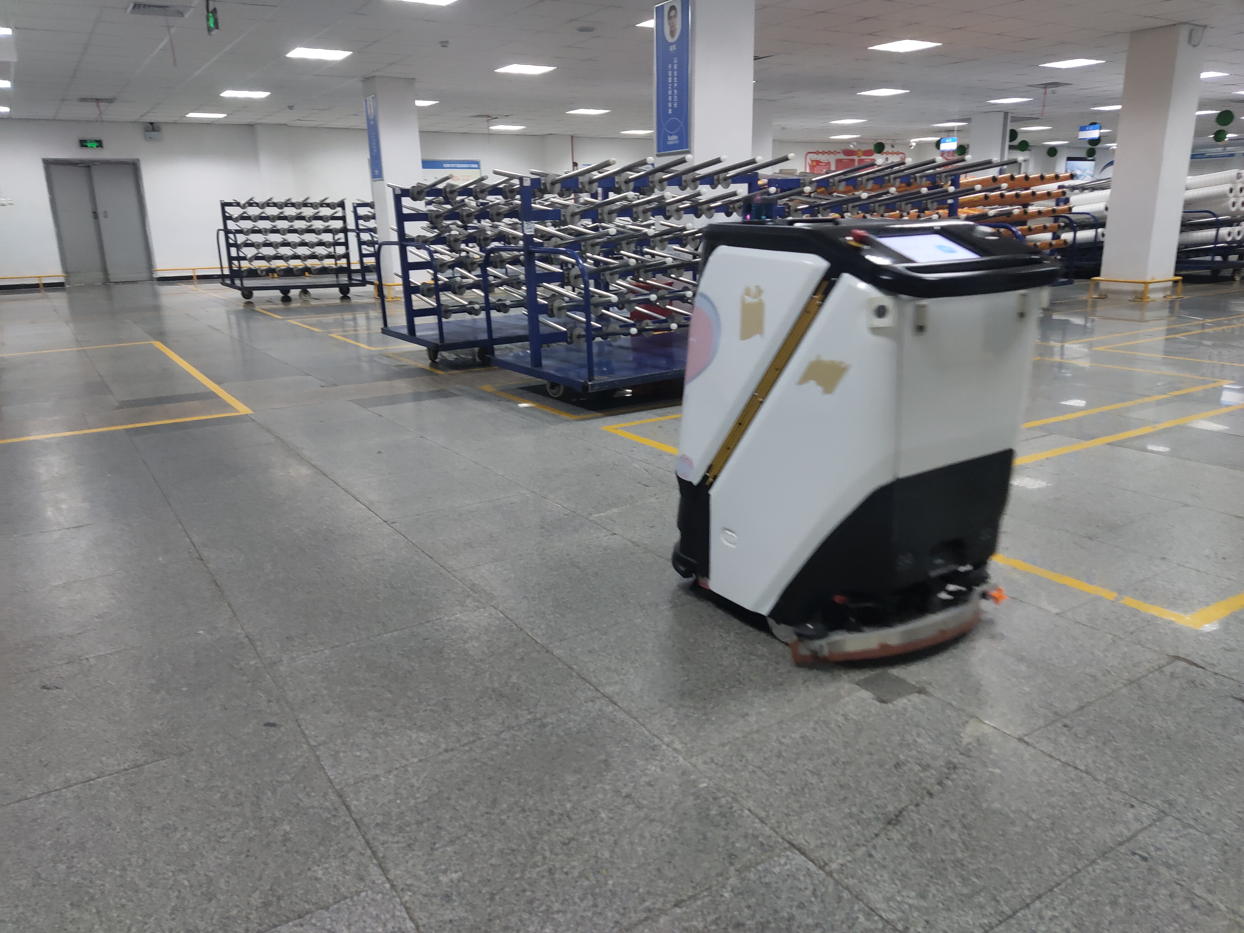 食品廠老板的 “算盤”：3 個清潔工換 1 臺洗地機(jī)，一年省出 6 位數(shù)