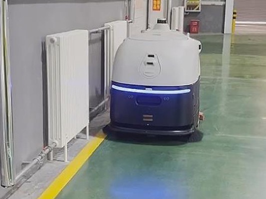 工廠老板偷著樂！一臺坦力工廠地面掃地機器人省下 7 個人工費