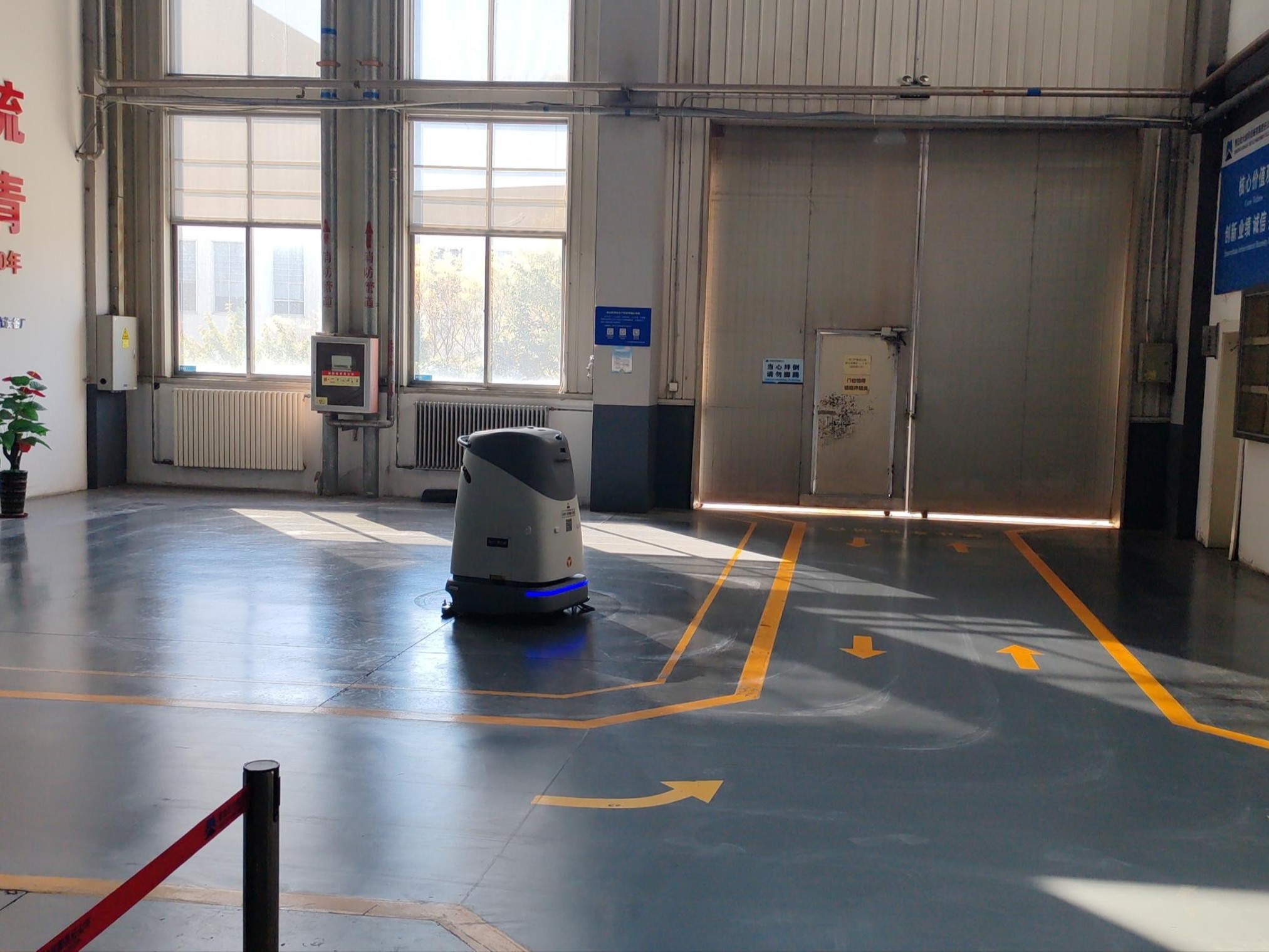 沖壓車間油污難題不用愁！坦力無人機器人守護整潔與安全